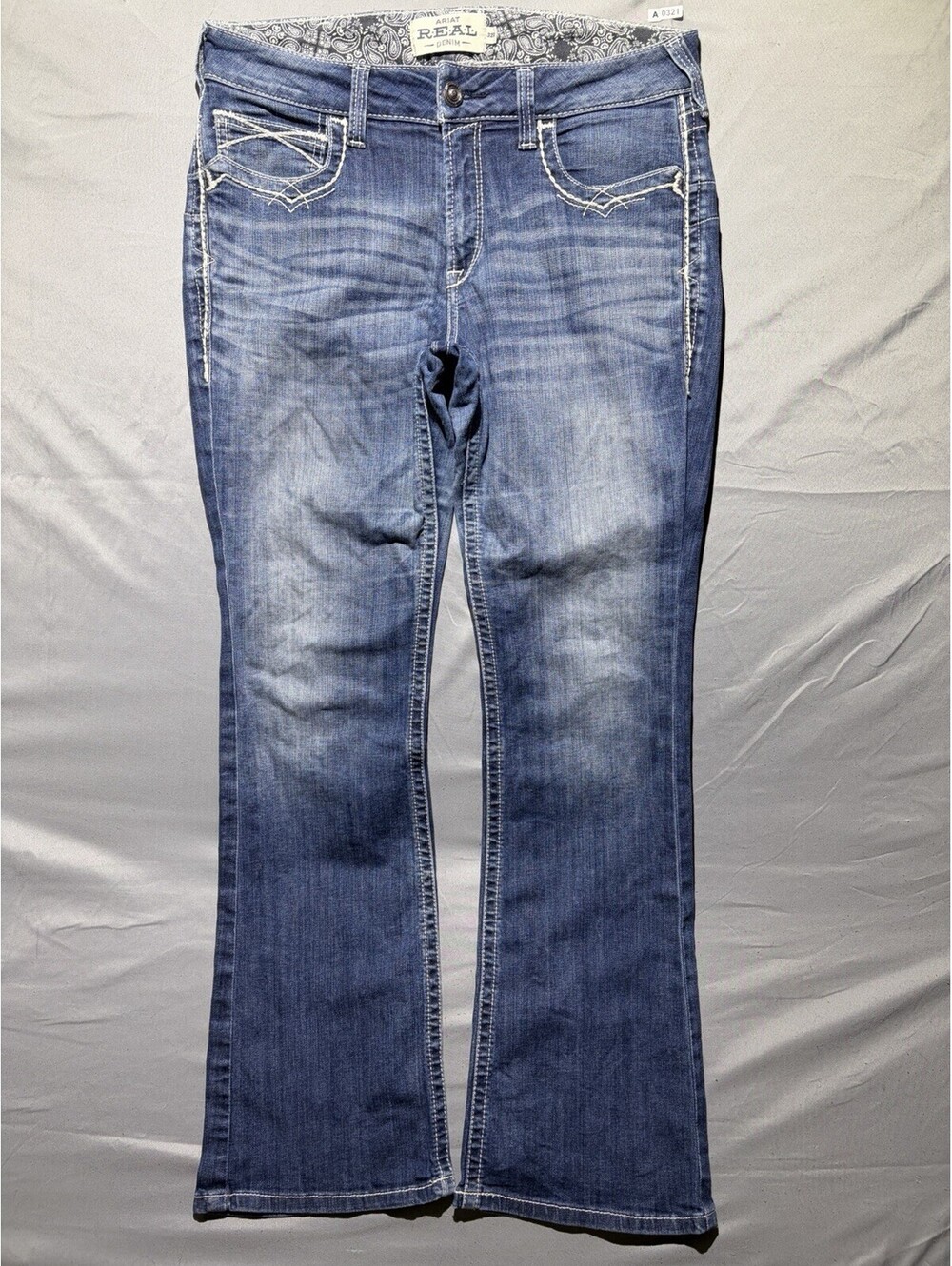 Ariat Real Denim Jeans Womens 32R Blue Straight Mid Rise Stretch Distressed